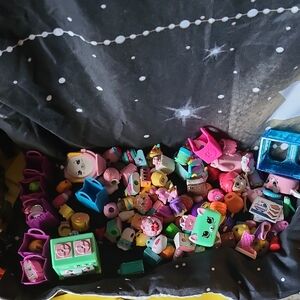 Shopkins lot and tin